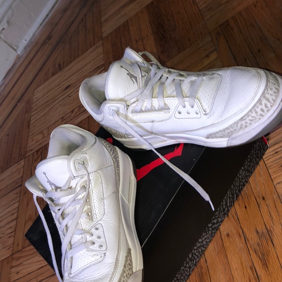 Jordan 3s - Picture 4 of 4